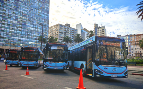 乌拉圭总统见证苏州金龙批量纯电公交交付，开创乌绿色公交新时代