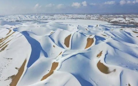 塔克拉玛干沙漠又下雪了？带你了解真相