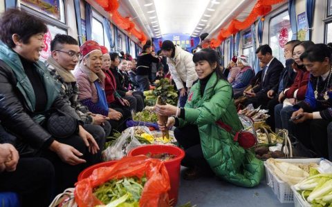 “村火车”上的新春年货铺 连续7年赢得“人心红利”