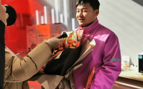 浙江嘉兴顺丰同城骑士英勇救人，荣获500元奖金表彰！