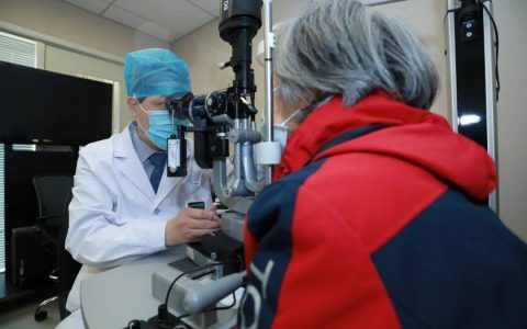 老花眼突然变近视眼？当心是出现了这种眼病！