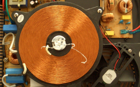 为什么电磁炉能加热火锅 但人手放上去不烫?