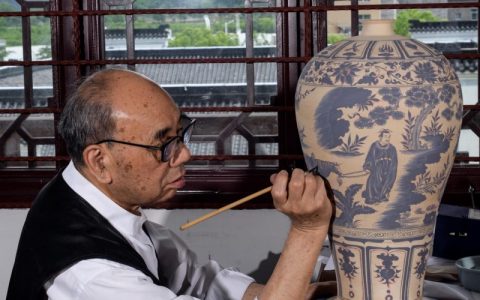 将传统手艺搬上抖音电商，83岁非遗大师用新路子传承千年陶瓷文化