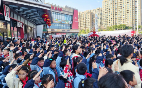 新城控股衢州吾悦广场助力公益，春日义卖引热潮