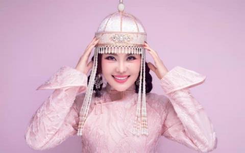 文艺星火点亮诗与远方 乌兰图雅用歌声助力文旅产业