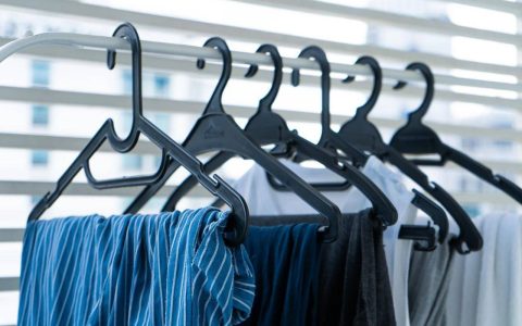 为什么阴干的衣服那么臭？这两种方法能有效去除衣物臭味