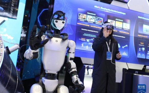 在世界移动通信大会上体验科技感