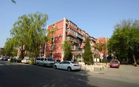 住户常“破防”，“老破小”怎么“爆改”？代表委员热议……