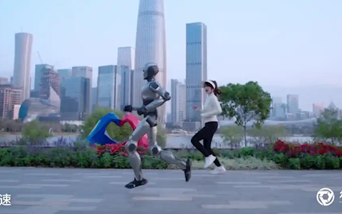 网红“前空翻”机器人进化成专业跑者！硬件技术拆解来了