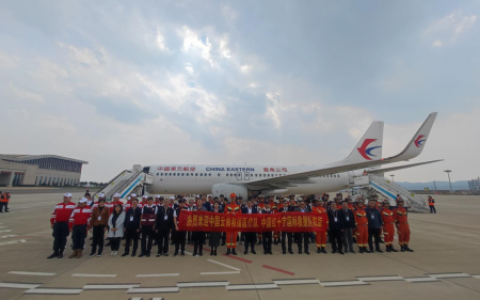 东航护送赴缅救援人员54人平安回家