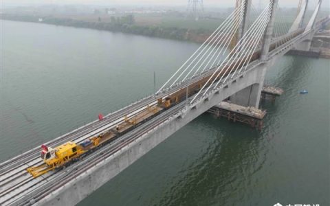 一天铺轨21公里：襄荆高铁刷新全国记录