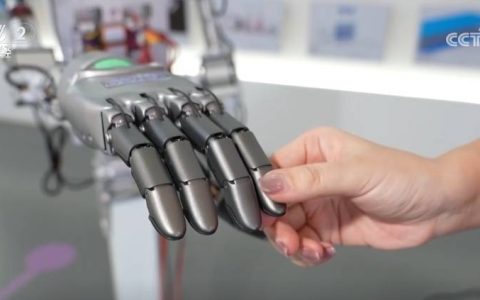 从小众产品到机器人刚需 “电子皮肤”应用增长快速 生产研发提速