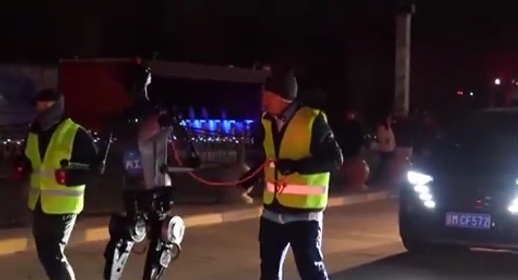 全球首个人形机器人半马本周举行：参赛机器人首次路测插图