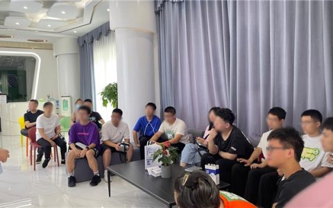 重庆全飞秒“人气王”，10 万例手术专家如何成为高考生摘镜首选