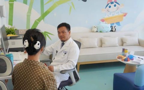 孩子面临“情绪低谷”？别急着责备，他们可能真的“有点难”