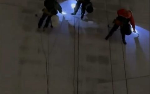 哪吒汽车回应上海总部LOGO被拆除：因场地到期公司要搬家