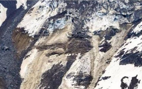 阿尔卑斯冰川90亿吨土石崩塌，300名居民紧急撤离