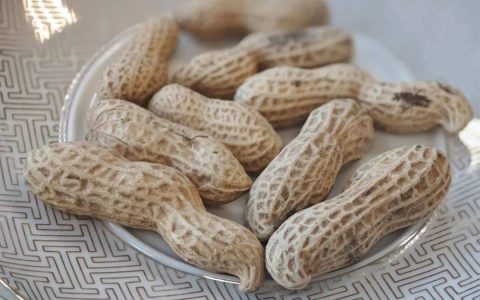 花生是“长寿果”，每天一把花生，好处你想不到！
