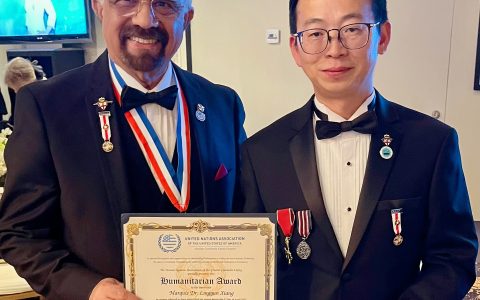 经济学家向凌云荣获联合国人道主义奖