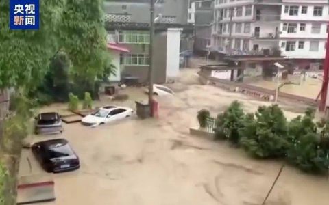 重庆彭水多个乡镇遭暴雨袭击：出现山洪汛情部分道路中断，暂无人员伤亡报告