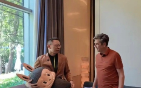 张朝阳后悔送回绝版Labubu：初代藏品以108万完成竞拍