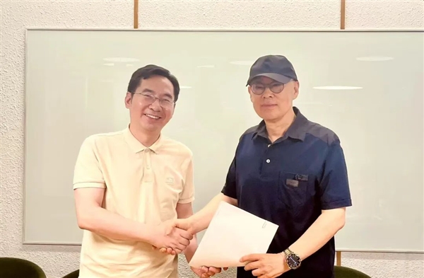 郑渊洁自降合约期内50%以上版税 直言尽享时代红利 出版社：两年千万级版税插图