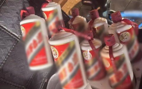 自带茅台被调包！上海两名餐厅服务员用假酒偷换真酒赚20万元，已被刑拘！