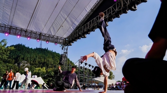 霓虹星轨·决胜巅峰—2025贵州贞丰全国街舞大赛暨城市对抗赛圆满落幕插图2