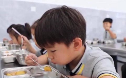 今年12月起实施！校园配餐首个国家标准来了