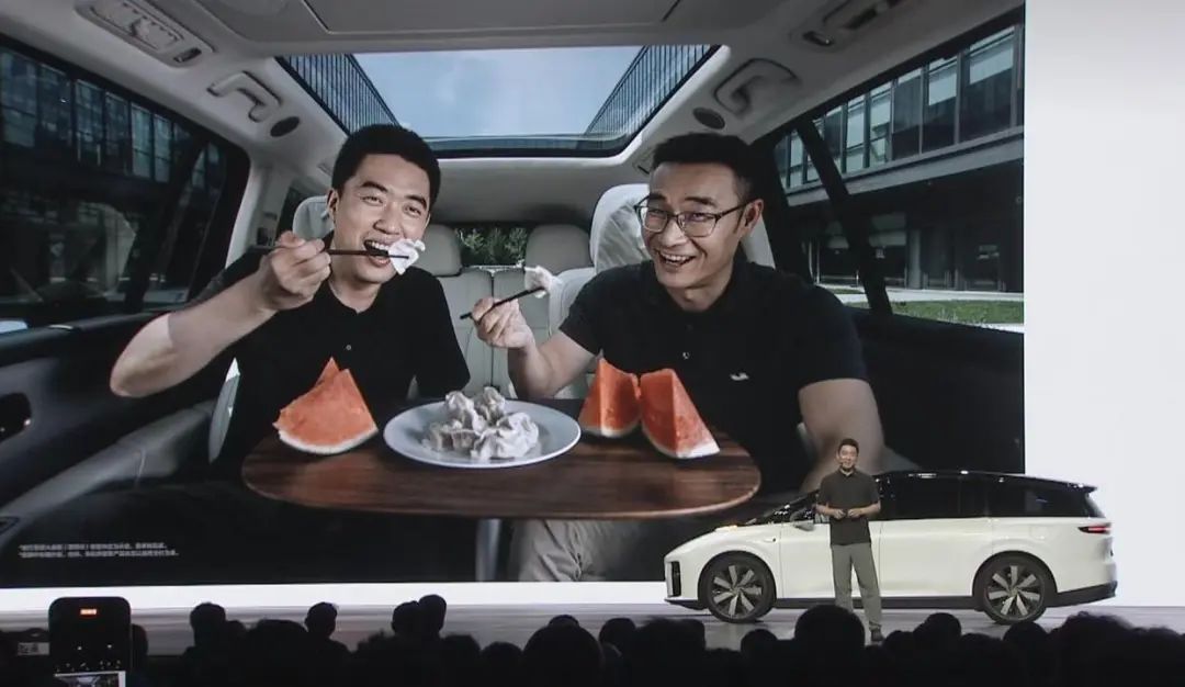 理想发布“i8与重卡对撞试验”，重卡四个车轮弹起，这家卡车品牌回应：被摆了一道，法务正在处理！每辆车都经过严格质检插图