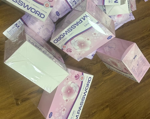 辛巴自创品牌卫生巾翻车 检出超高含量致癌物插图