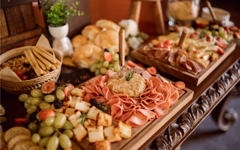 字节跳动新加坡食物中毒案宣判：云海肴被罚3.9万元 终止企业餐饮服务