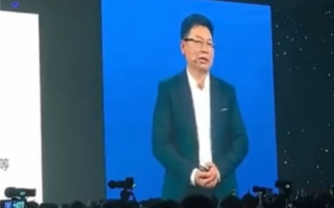 余承东：开车没睡觉是看手机！