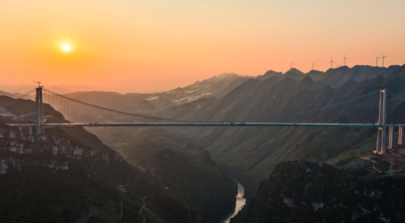 基建狂魔！在建世界第一高桥“空中电梯”已封顶插图