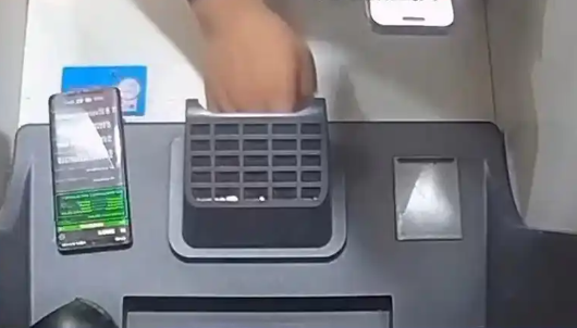 警惕！二人利用手机NFC盗走80多万插图