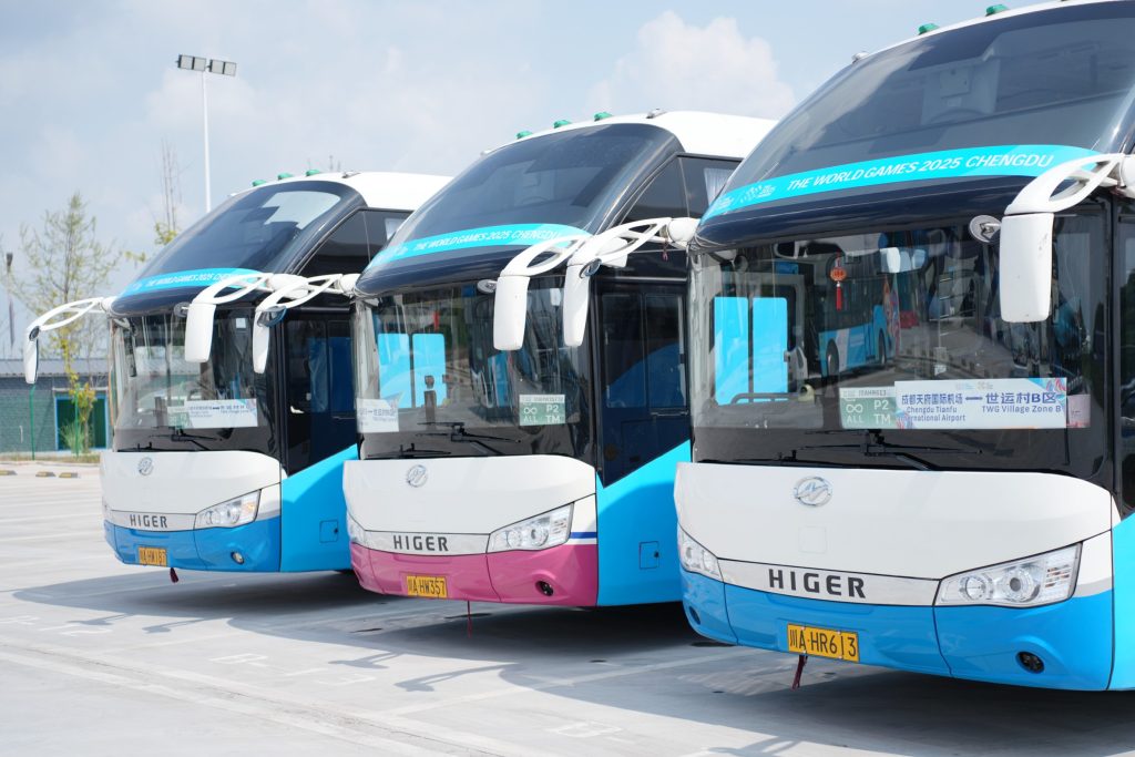 中国汽车服务新风采！超百辆苏州金龙客车护航2025成都世界运动会插图2
