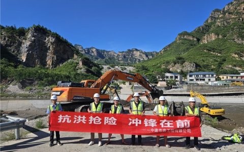 中建一局市政公司火速驰援房山佛子庄  抢通道路解民忧