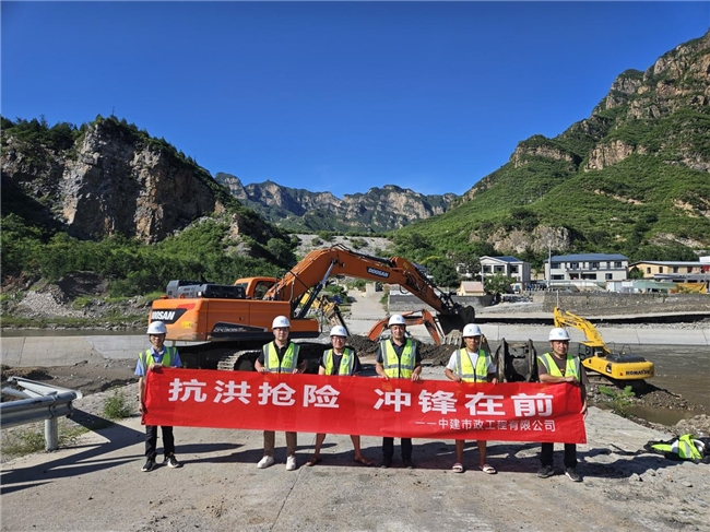 中建一局市政公司火速驰援房山佛子庄  抢通道路解民忧插图