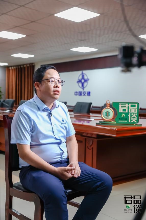 君品谈 | 毛锦波：以匠心贯通天山，用担当书写人生插图