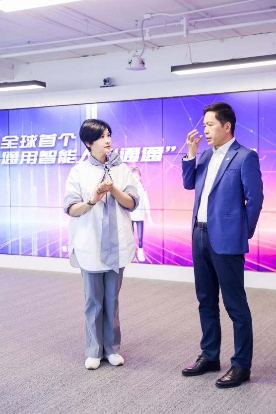 君品谈 | 朱松纯：以原创突破AI边界，用认知开启通用智能时代插图