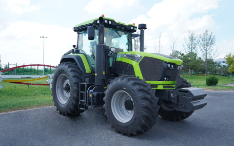 中联重科PZ3004拖拉机赋能规模化农业“加速度”