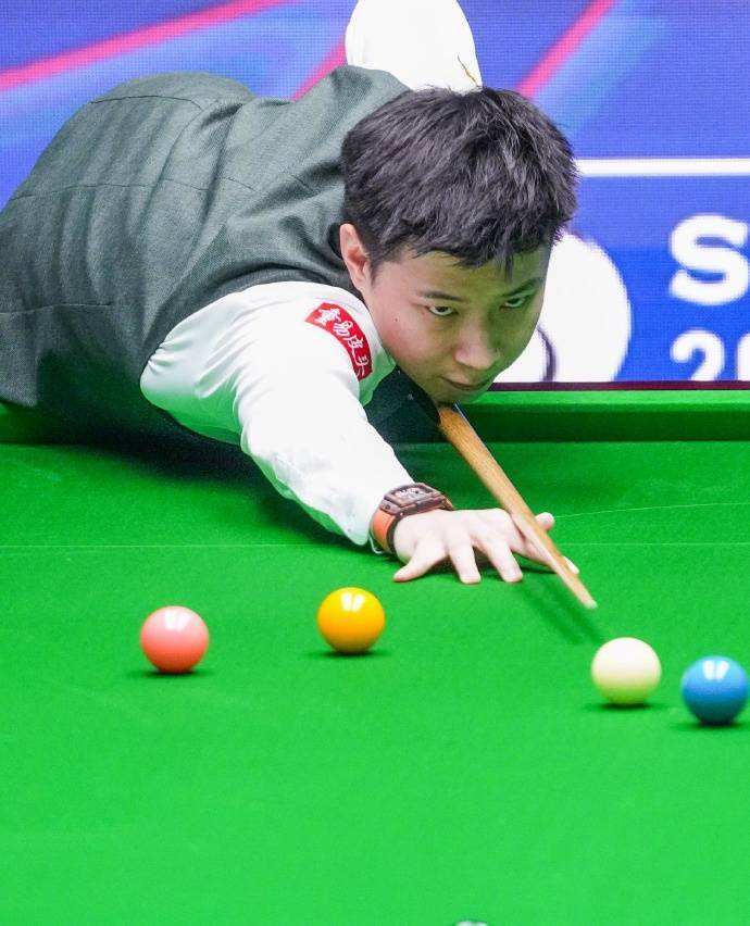 6-1战胜丁俊晖！来自深圳的赵心童，晋级四强！插图