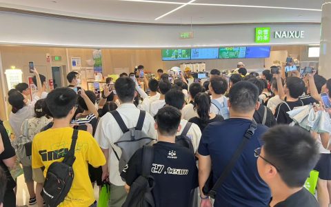 奈雪 ×QQ飞车：把赛道搬进奶茶店，这波年轻暗号你接了吗？