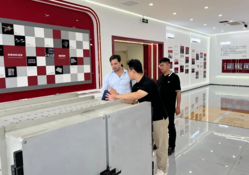 万宇科技与阿联酋皇家独角龙携手开拓西班牙及欧洲智能制造市场插图2 万宇科技与阿联酋皇家独角龙携手开拓西班牙及欧洲智能制造市场插图2