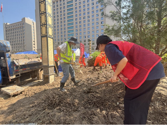 携手“译”路 同心守护：暖流汇聚吴起抗洪现场插图2