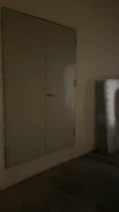 深圳一小区被曝有隐藏豪华建筑 防火门后是“宫殿”朱红大门插图4