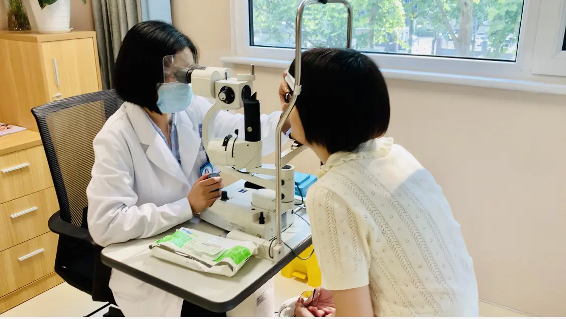 近视手术后还会再近视吗？济南普瑞眼科医院王晓雪主任详细解答摘镜顾虑插图