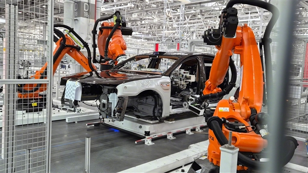 陈震：尊界S800内饰面差和缝隙要求比劳斯莱斯幻影还高！插图