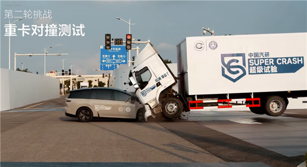 坦克车主追问魏建军如何看理想i8对撞大卡车：你非让我得罪人 我们的车不敢去