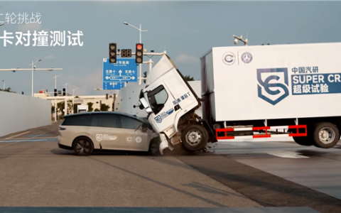 8吨重卡撞不过理想i8！乘龙经销商：全网招聘理想驾驶员 有胆你就来